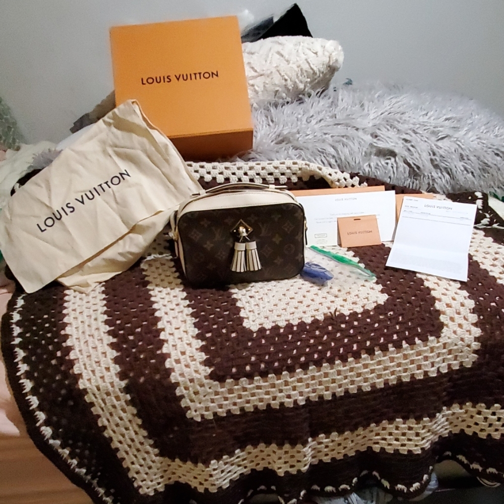 Louis Vuitton Cream Saingtone